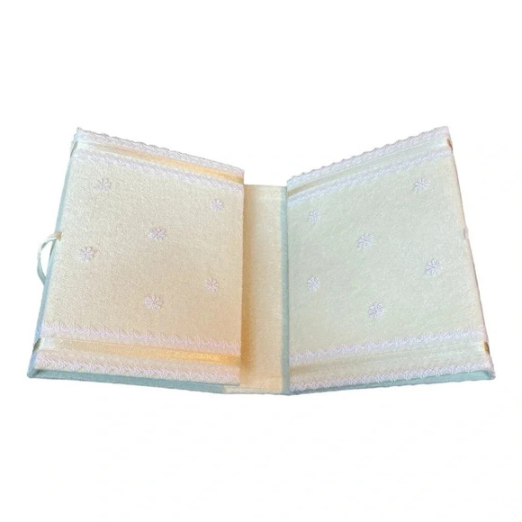 BABY PHOTO ALBUM EMBELLISHED WITH BOOTIES & FLOWERS - Picture 3 of 6